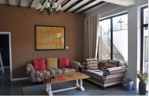 Vila | Meja kerja, tirai kedap cahaya, dan Wi-Fi gratis