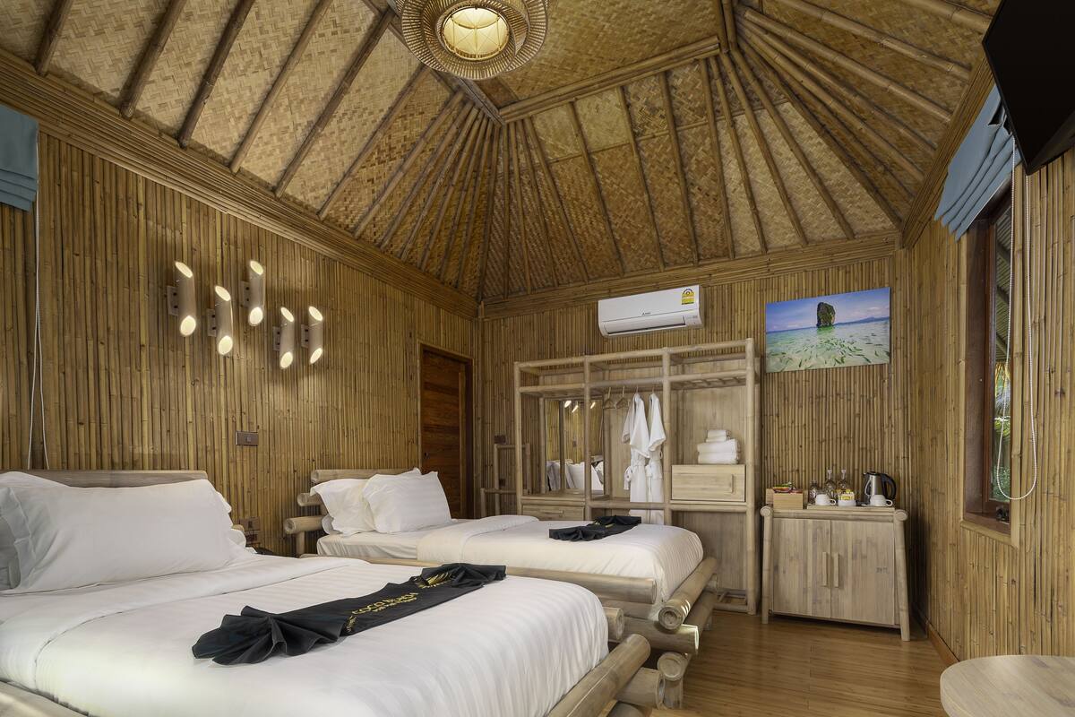 1 bedroom, free minibar items, in-room safe, desk