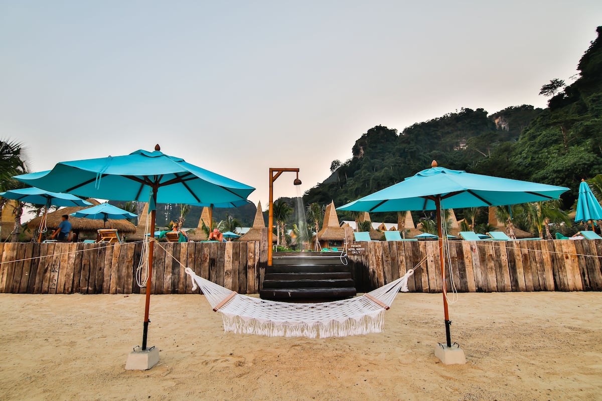 white sand, sun-loungers, beach towels