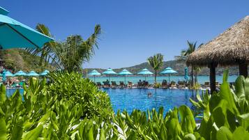Outdoor pool, free cabanas, pool umbrellas