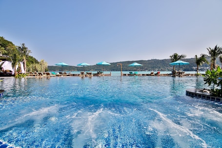 Outdoor pool, free cabanas, pool umbrellas