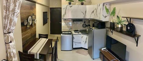 Kondominium Eksklusif | Dapur pribadi | Lemari es besar, microwave, kompor, dan mesin pembuat kopi/teh