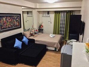 Exclusive Condo | Desk, free WiFi, bed sheets - Avida Towers by Cebu Backpackers Rentals (Cebu City)