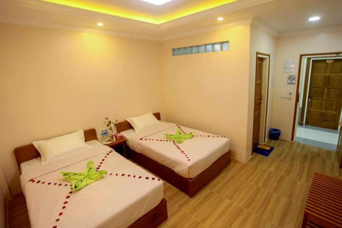 Standard Room | Minibar, desk, rollaway beds, free WiFi