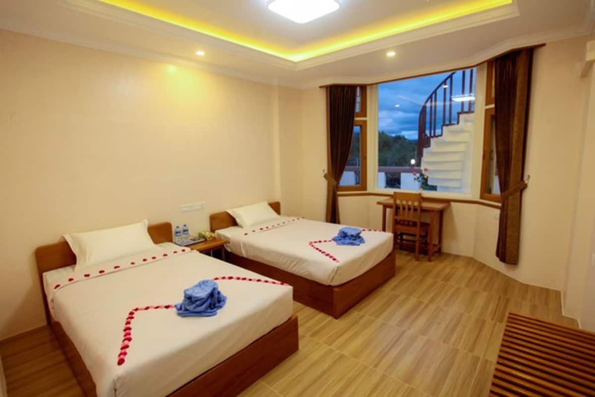 Minibar, desk, rollaway beds, free WiFi