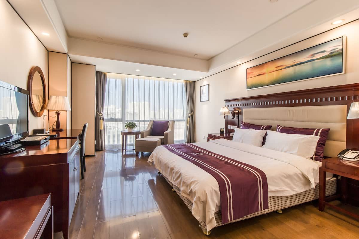 Executive Double Room | In-room safe, desk, blackout drapes, iron/ironing board