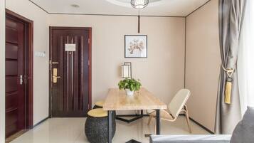 Family Room | In-room safe, desk, blackout drapes, iron/ironing board