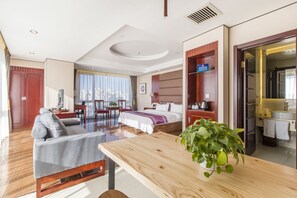 Habitació doble Deluxe | Caixa forta a l'habitació, escriptori i cortines opaques 