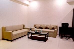 32-Zoll-LED-Fernseher mit Satellitenempfang, Fernseher