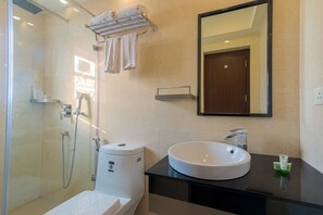 Shower, free toiletries, bathrobes, towels - Treebo Vedanta, Metropolitan (Kolkata)