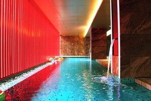 Una piscina techada