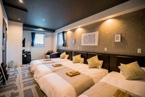 Habitación cuádruple Confort (Comfort 4 people (201)) | Escritorio, cortinas opacas, wifi gratis