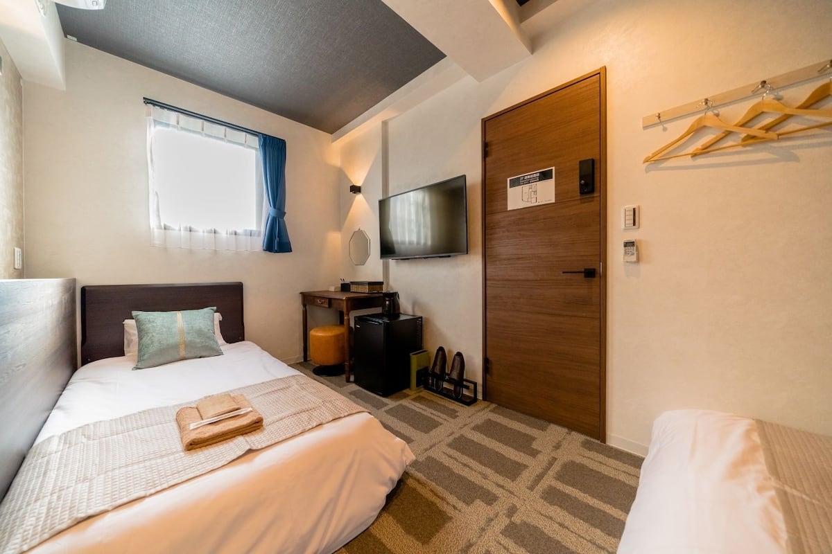 Habitación Confort con 2 camas individuales (Comfort Twin Room (202)) | Escritorio, cortinas blackout y wifi gratis
