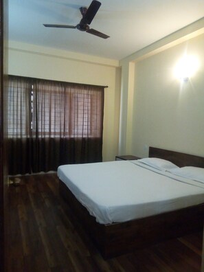 Soundproofing, free WiFi, bed sheets