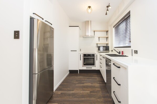 Køleskab, mikrobølgeovn, ovn, opvaskemaskine