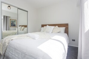 2 slaapkamers, een strijkplank/strijkijzer, wifi, beddengoed