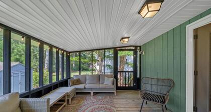 Tämä ihastuttava 3 makuuhuoneen / 2 kylpy mökki on valmis tekemään Chincoteague Vacation Dreams toteutumisesta.