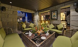 Poolside bar - The Fern Residency Jaipur (Jaipur)