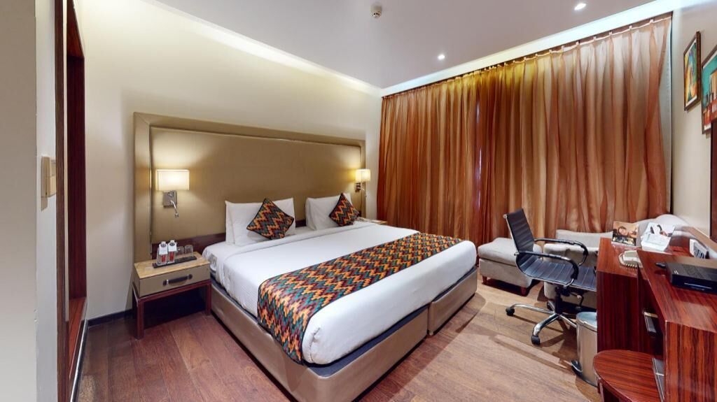 Minibar, in-room safe, desk, iron/ironing board