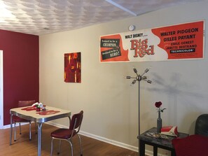 Dining - WKU, Beechbend & BG Visitors- This Suite Retreat is For YOU!  (Bowling Green)