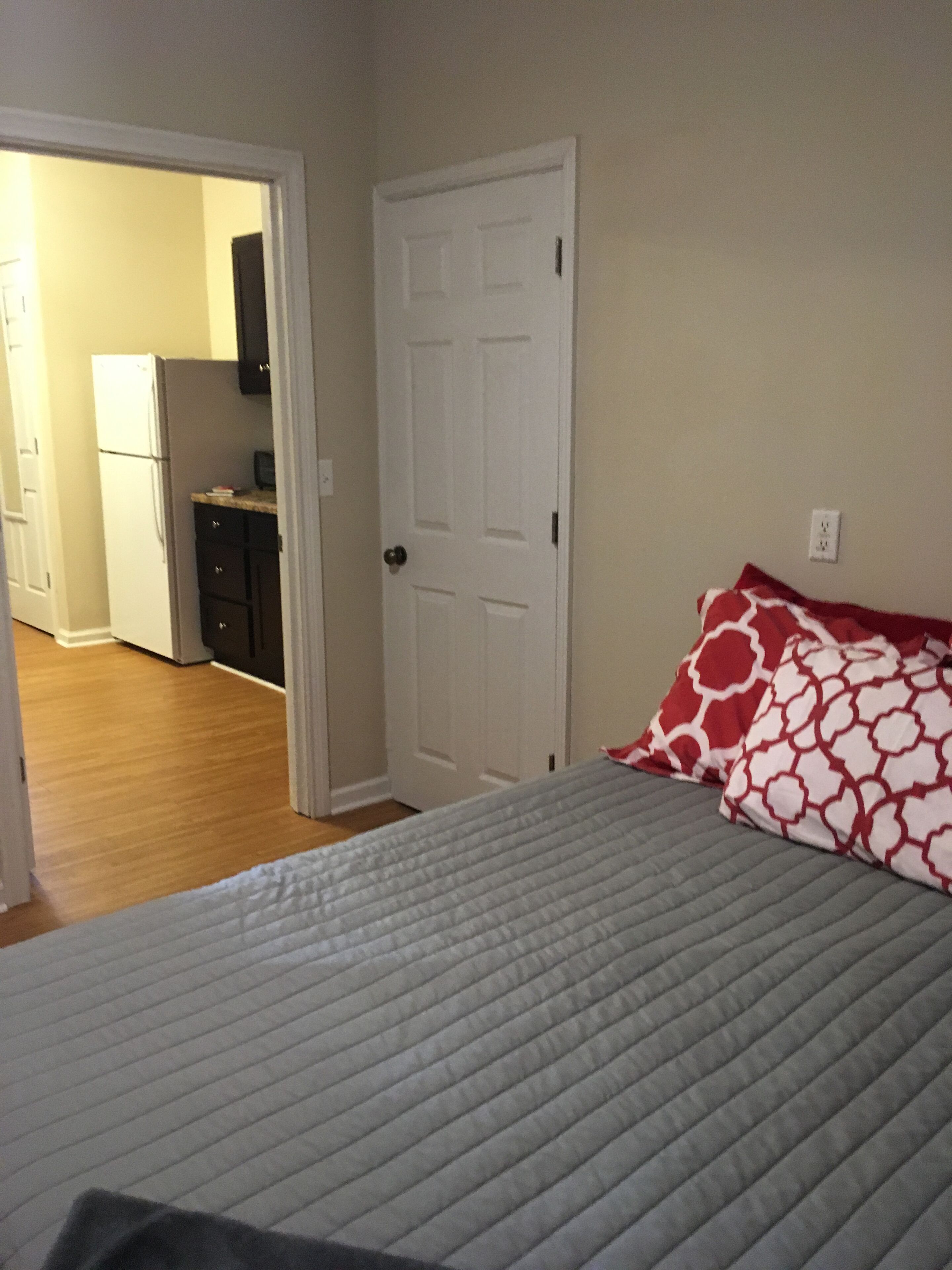 1 多间卧室、熨斗/熨衣板、WiFi、床单