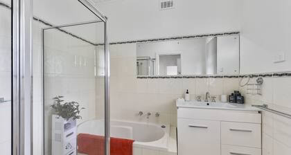Comfort on Crouch- Enjoy this beautiful house right in CBD.