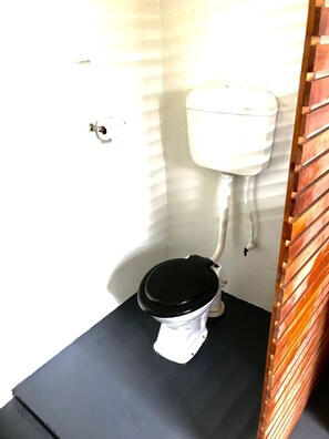 Badekar, hårføner, håndklær og såpe