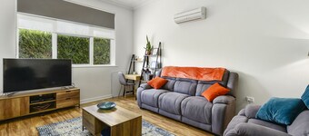 Komfort på Crouch-Njut av detta vackra hus precis i CBD. 