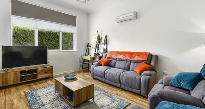 Comfort on Crouch- Enjoy this beautiful house right in CBD.