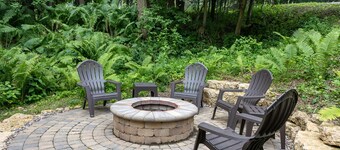 Walk 2 Downtown ~ Dog Friendly ~ Fireplace ~ Caricatore EV in loco!