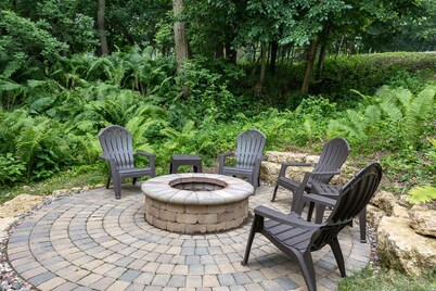 Fall Stroll 2 Town ~ Farmhouse Feel, Pet Friendly, Wildlife all around!