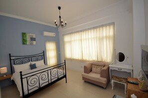 Elite Double Room, 1 Double Bed, Non Smoking, Partial Ocean View | Desk, blackout curtains, free WiFi, bed sheets - Summer Time B&B (Magong)
