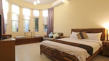 Deluxe Double Room, 1 Double Bed, Non Smoking, Ocean View | Desk, blackout drapes, free WiFi, bed sheets