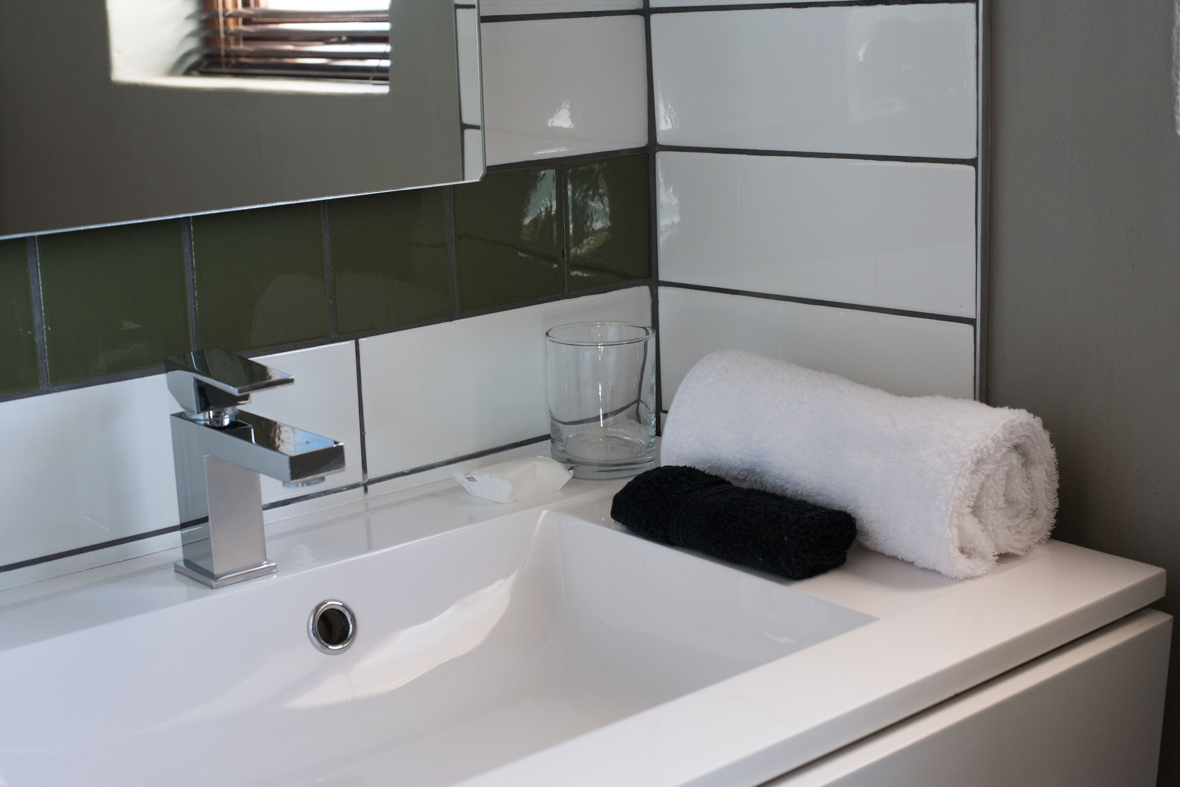 Baño | Amenidades de baño gratuitas, secadora de cabello, batas, toallas 