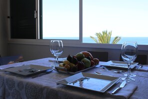 تناول الطعام