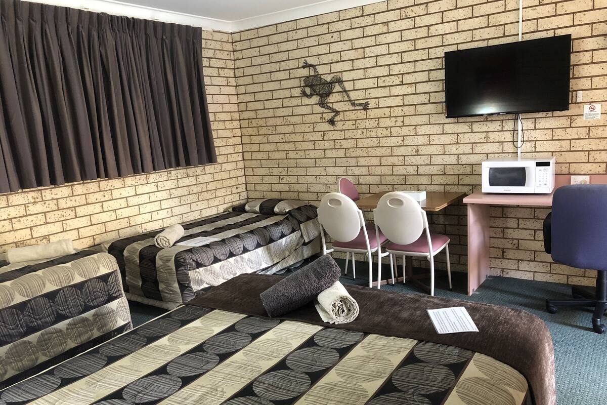 Deluxe Triple Room (1 queen and 2 single beds) | Blackout drapes, soundproofing, iron/ironing board (on request)