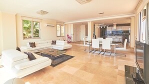 Unclassified image, 2 of 29, button - Villa Cina (Kas)