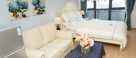 Blackout drapes, free WiFi