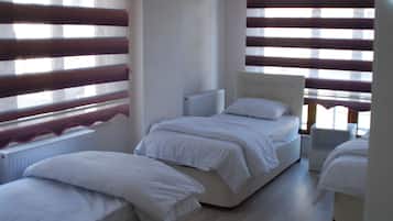 1 quarto, escrivaninha, espaço de trabalho para notebook