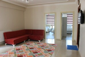 위성 채널 시청이 가능한 80인치 LCD TV, TV