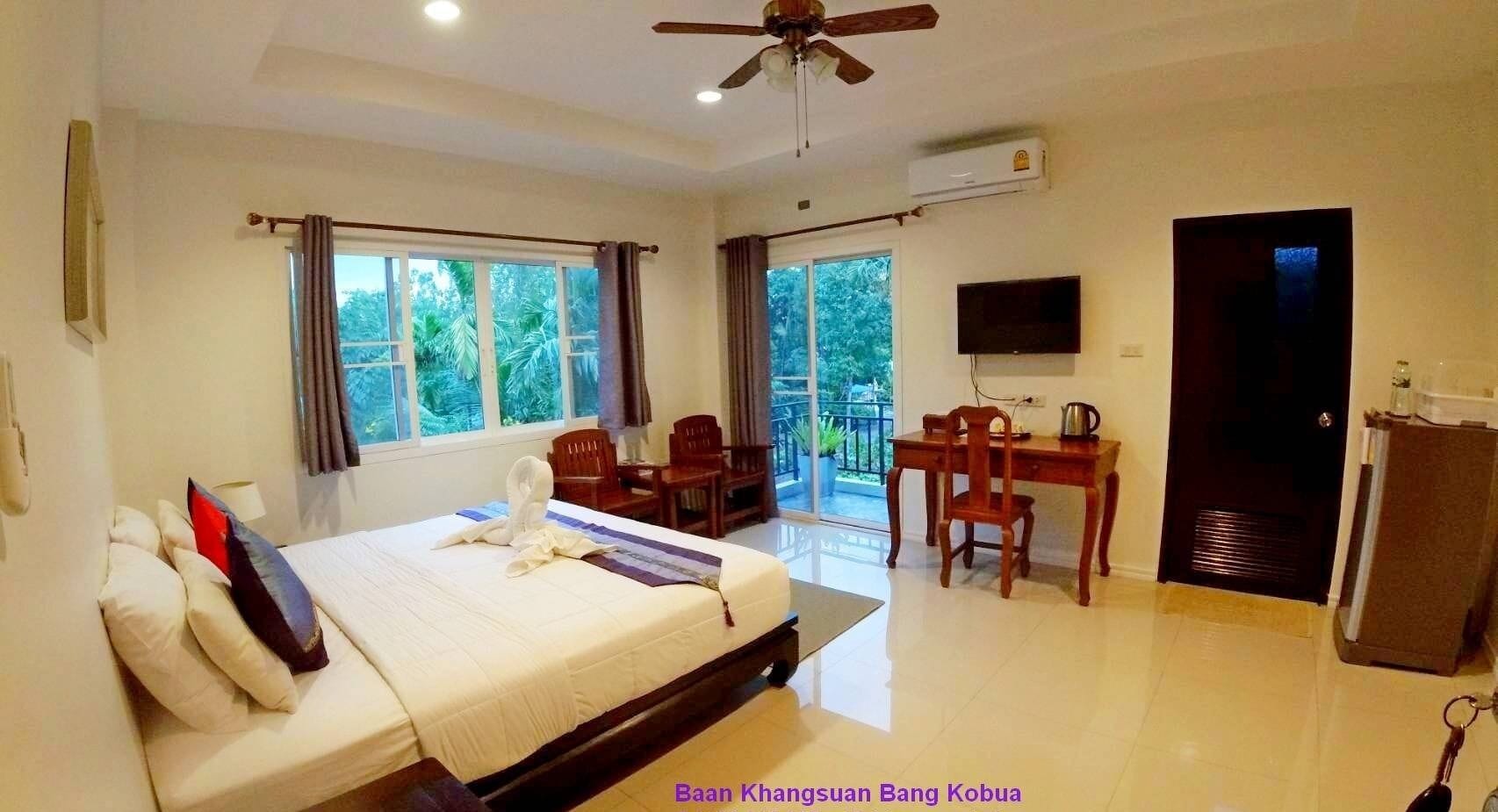 標準客房, 1 張特大雙人床, 非吸煙房 | 迷你吧、客房內保險箱、書桌、遮光布/窗簾