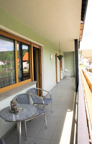 Outdoor dining - Apartment Röhrer (Obertrubach)