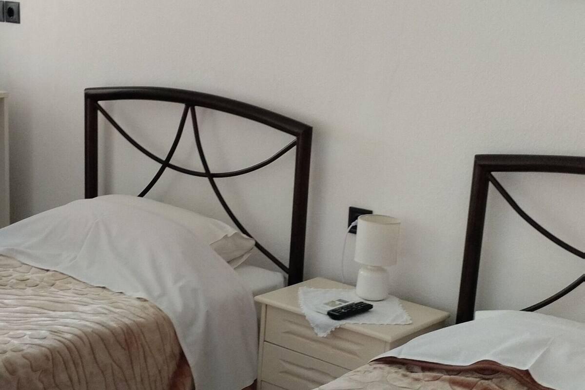 Apartment | Soundproofing, iron/ironing board (on request), free WiFi, bed sheets