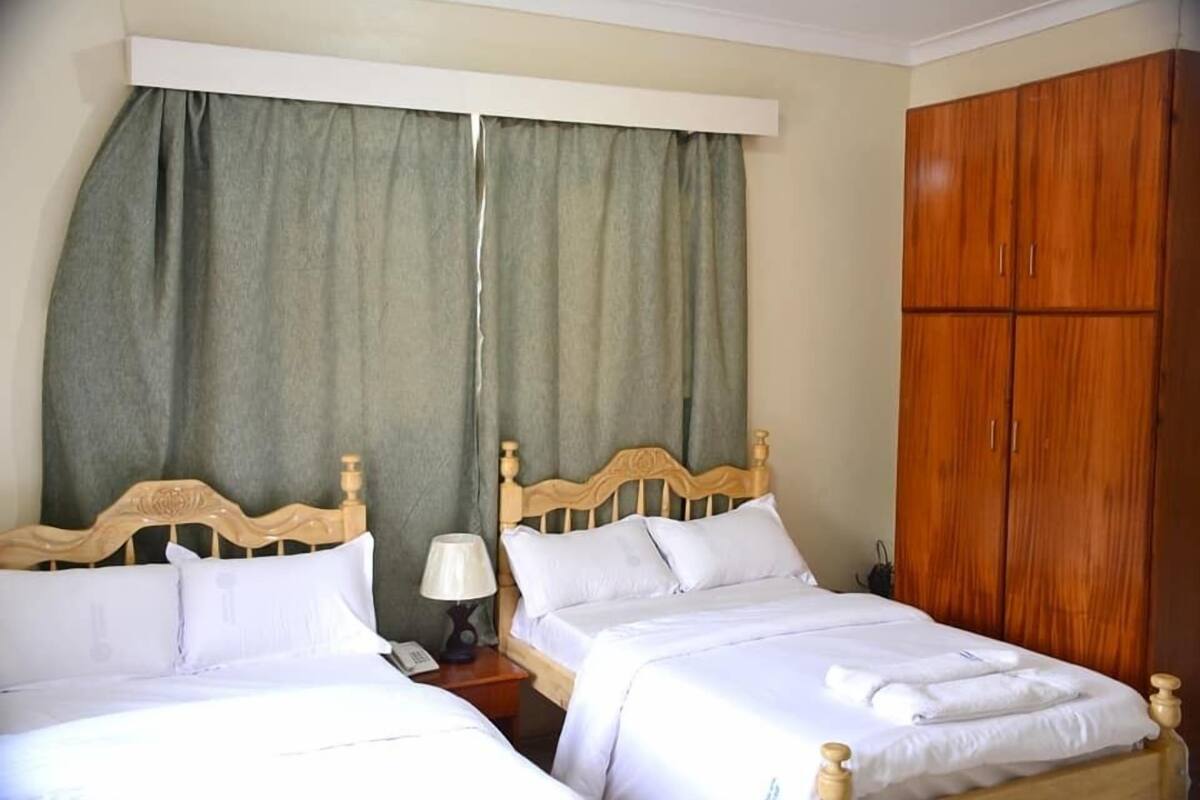 Basic Room, 1 Twin Bed, Non Smoking | Minibar, desk, rollaway beds (surcharge), WiFi (free)