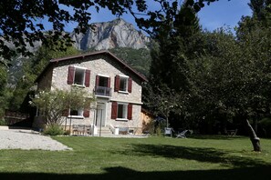 Exterior - Villa Victoire - Charming house with garden - 10 people - 5 bedrooms - 3 bathrooms - 2 WCs (Aulos)
