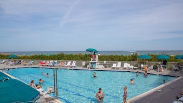 Piscine couverte, piscine extérieure