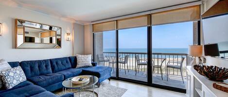 Smart-TV, Tischtennisplatte, Bücher