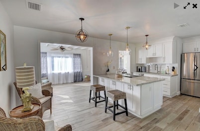 Downtown Delray Beauty pool home Sleeps 10 and close to beach