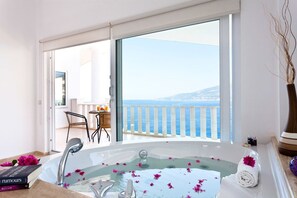 Villa, 4 Bedrooms | Jetted tub