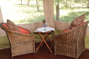 เครื่องนอนระดับพรีเมียม, โต๊ะทำงาน, ผ้าปูที่นอน